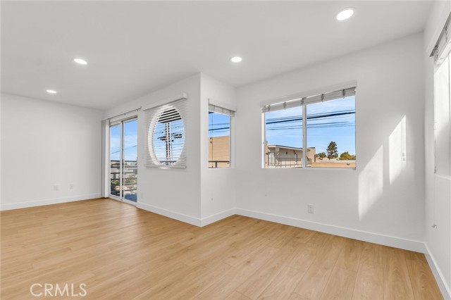 Detail Gallery Image 7 of 23 For 710 5th St, Hermosa Beach,  CA 90254 - 2 Beds | 2 Baths