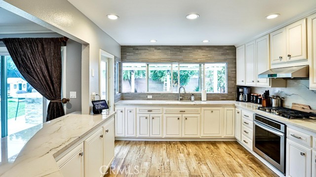 22941 Belquest Drive, Lake Forest CA: https://media.crmls.org/medias/53ee428a-ee49-4460-a462-93dbad9cf202.jpg