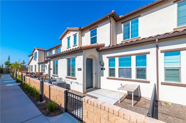 Detail Gallery Image 1 of 1 For 15907 Stresa Ln #10,  Fontana,  CA 92336 - 3 Beds | 2/1 Baths