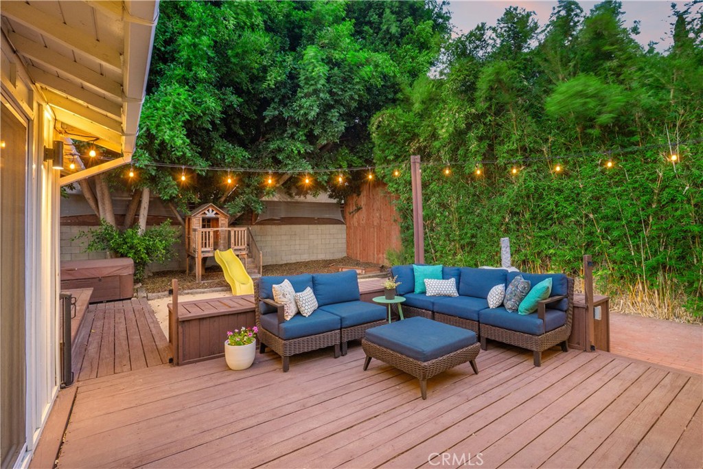 https://media.crmls.org/medias/53ee4fbc-d8d7-4416-84b2-46659b04655a.jpg?preset=X-Large