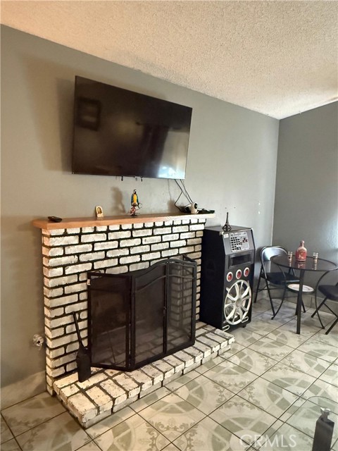 Detail Gallery Image 3 of 9 For 5055 E Avenue R12, Palmdale,  CA 93552 - 4 Beds | 2 Baths