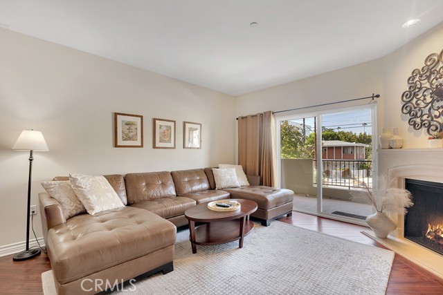 13200 Moorpark Street, Sherman Oaks CA: https://media.crmls.org/medias/53eea8bc-5190-4271-adfe-6bbd6a7eca87.jpg