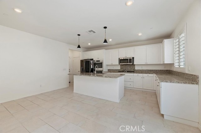 Detail Gallery Image 16 of 44 For 19435 Fortunello Ave, Riverside,  CA 92508 - 4 Beds | 3 Baths