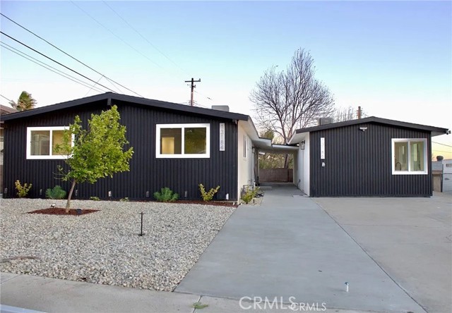 13186 Herron Street, Sylmar CA: https://media.crmls.org/medias/53eec4b3-2f38-44c3-9107-8d48bc14c919.jpg