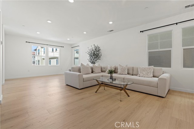 Detail Gallery Image 10 of 33 For 2533 Projection St, South El Monte,  CA 91733 - 4 Beds | 3/1 Baths