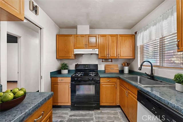 Detail Gallery Image 16 of 68 For 44221 4th St, Lancaster,  CA 93535 - 3 Beds | 2 Baths