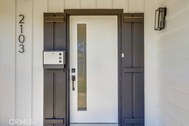 2103 Roxanne Avenue, Long Beach CA: https://media.crmls.org/medias/53f0c617-3ff7-4165-bba5-88b55e342d38.jpg