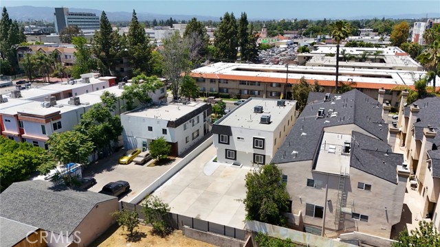 Detail Gallery Image 39 of 44 For 7010 Lennox Ave #C,  Van Nuys,  CA 91405 - 3 Beds | 2/1 Baths