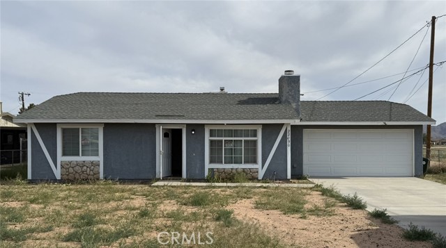 22090 Cherokee Avenue, Apple Valley CA: https://media.crmls.org/medias/53f18571-22a2-4e55-96ad-a74779f296be.jpg
