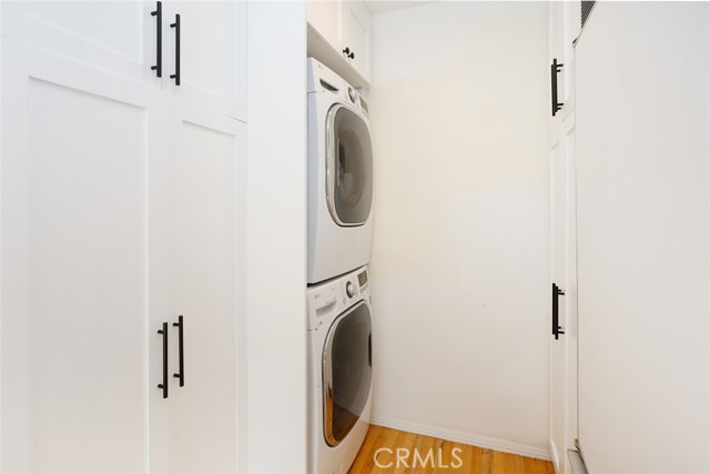 Detail Gallery Image 4 of 28 For 1113 Amoroso Pl, Venice,  CA 90291 - 2 Beds | 1 Baths