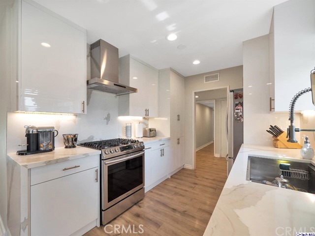 3825 Los Amigos Street, La Crescenta CA: https://media.crmls.org/medias/53f2a881-911d-4067-8bc3-ec36f0a08a11.jpg