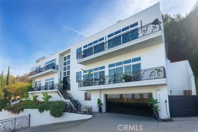 Detail Gallery Image 42 of 44 For 3952 Oakfield Dr, Sherman Oaks,  CA 91423 - 5 Beds | 4/1 Baths