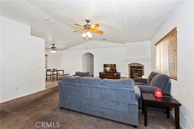 Detail Gallery Image 7 of 35 For 18904 Madrone, Hesperia,  CA 92345 - 4 Beds | 2 Baths