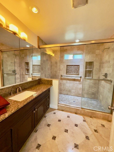 Detail Gallery Image 13 of 28 For 18648 Gledhill, Northridge,  CA 91324 - 4 Beds | 2 Baths