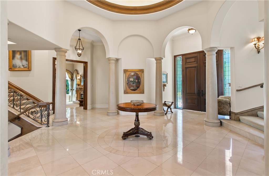 https://media.crmls.org/medias/53f4d24f-3442-48de-8dfc-fe774715df54.jpg?preset=X-Large