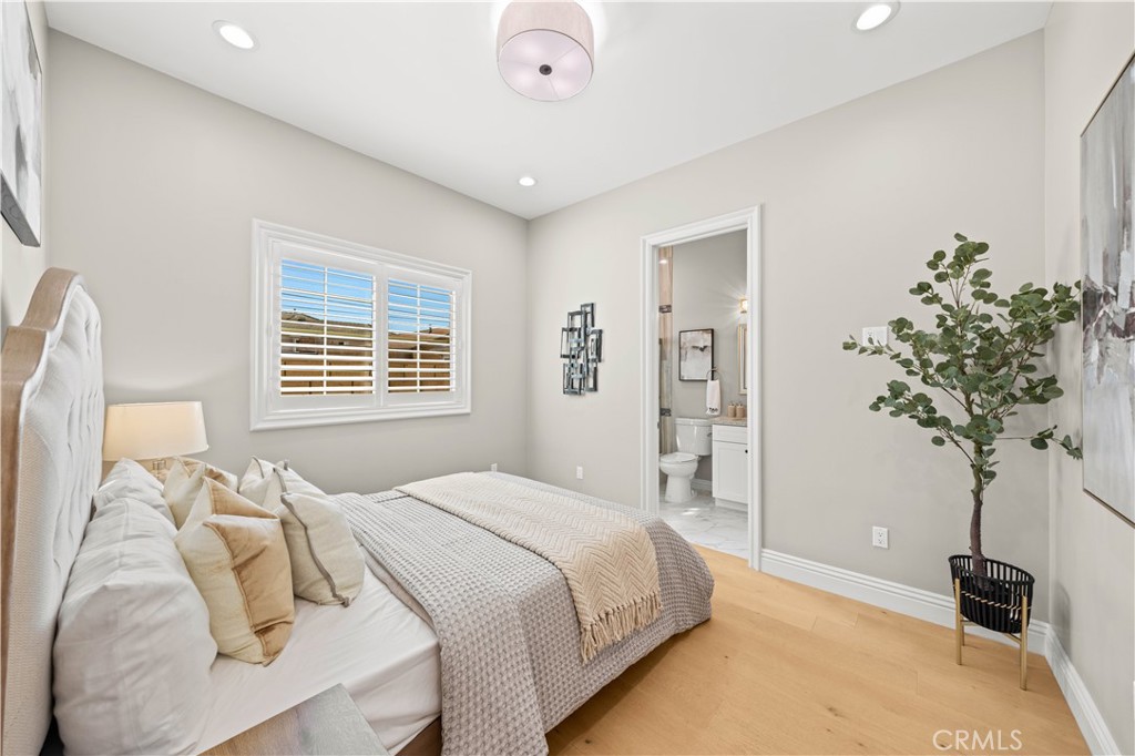 MLS #OC25239686 image #23