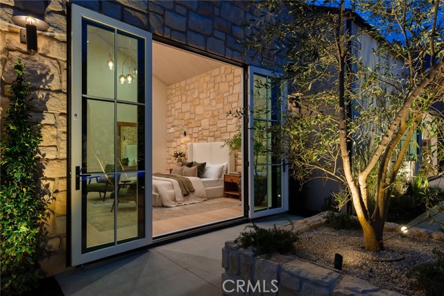 Detail Gallery Image 31 of 62 For 19026 Sprague St, Tarzana,  CA 91356 - 6 Beds | 6/1 Baths