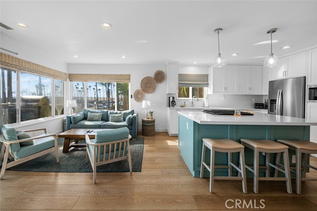 Detail Gallery Image 33 of 56 For 700 E Oceanfront, Newport Beach,  CA 92661 - – Beds | – Baths