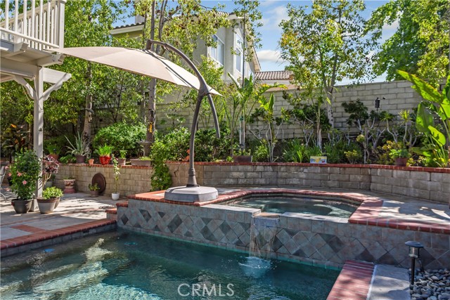 Detail Gallery Image 3 of 38 For 29347 Canyon Rim Pl, Canyon Country,  CA 91387 - 6 Beds | 3 Baths