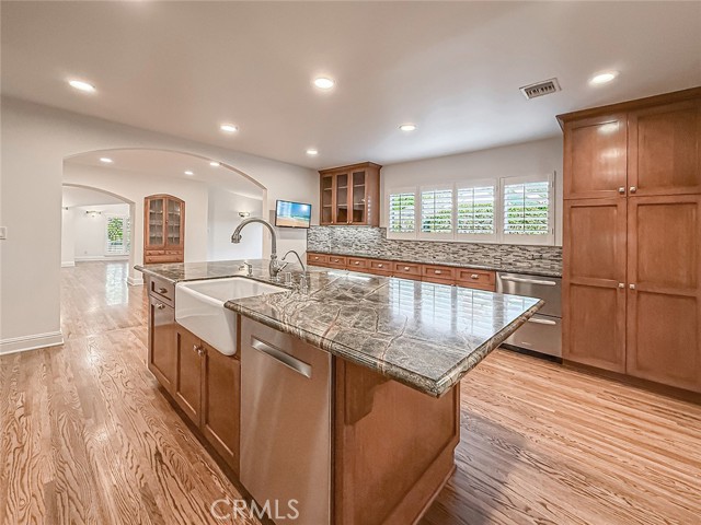 Detail Gallery Image 19 of 60 For 15452 Varden, Sherman Oaks,  CA 91403 - 4 Beds | 4 Baths