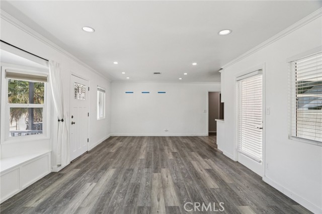 Detail Gallery Image 8 of 51 For 17043 Celtic St, Granada Hills,  CA 91344 - 4 Beds | 3 Baths