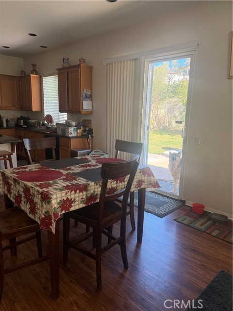 Detail Gallery Image 14 of 63 For 28512 Meadow Heights Ct, Canyon Country,  CA 91387 - 6 Beds | 3 Baths