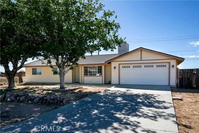 Detail Gallery Image 3 of 34 For 10416 Peach Ave, California City,  CA 93505 - 3 Beds | 2 Baths