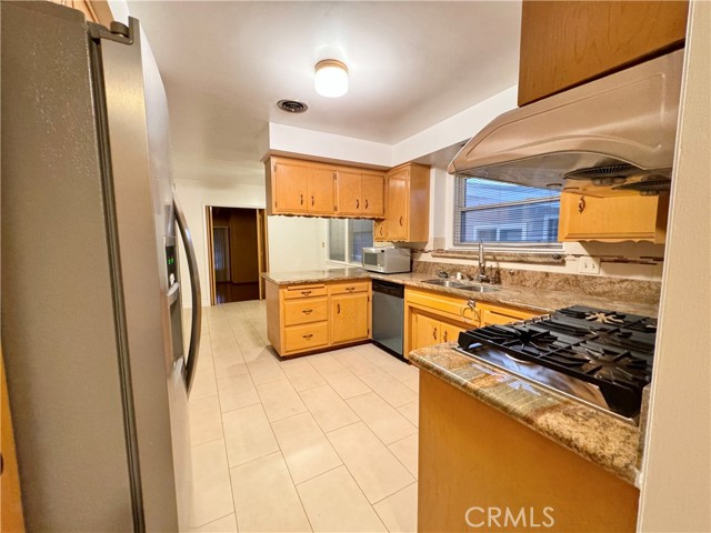 Detail Gallery Image 8 of 37 For 15909 Vincennes St, North Hills,  CA 91343 - 3 Beds | 2/1 Baths