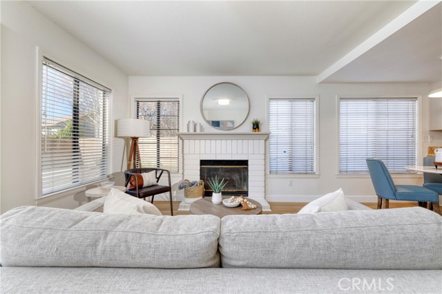 Detail Gallery Image 6 of 16 For 21602 Bedford Way, Saugus,  CA 91355 - 4 Beds | 2/1 Baths