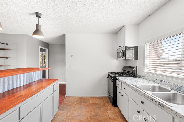 12596 Ross Avenue, Chino CA: https://media.crmls.org/medias/53f7c4e5-5fe0-4e34-8292-9f9d67815032.jpg