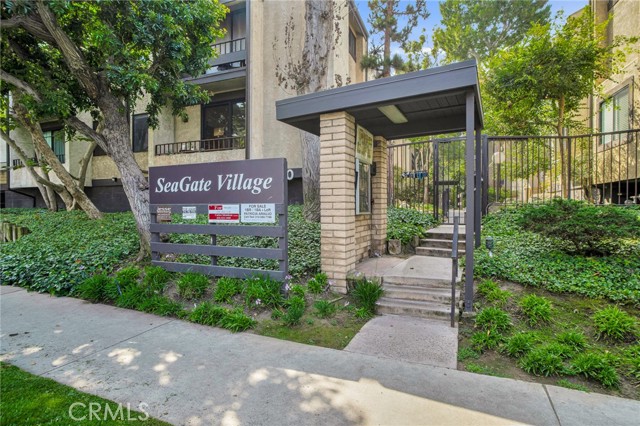8675 Falmouth Avenue, Playa del Rey CA: https://media.crmls.org/medias/53f9815c-e90a-472a-a8ec-48d207f449e5.jpg