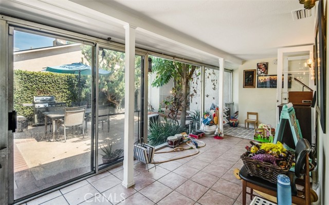 Detail Gallery Image 21 of 36 For 4603 Longridge, Sherman Oaks,  CA 91423 - 3 Beds | 2 Baths