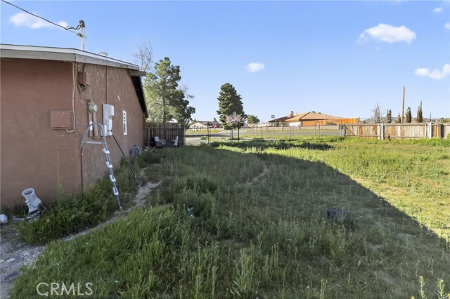 Detail Gallery Image 5 of 9 For 15190 Cheyenne, Apple Valley,  CA 92307 - 3 Beds | 2 Baths