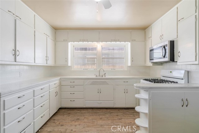 Detail Gallery Image 8 of 41 For 44632 Fern Ave, Lancaster,  CA 93534 - 5 Beds | 3 Baths