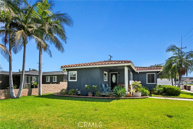 715 W South Street, Anaheim CA: https://media.crmls.org/medias/53fcf383-028f-46f1-a7e0-2f8b916eff93.jpg