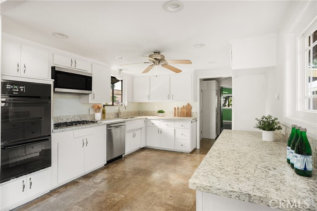 Detail Gallery Image 6 of 24 For 668 S Eastbury, Covina,  CA 91723 - 4 Beds | 3 Baths