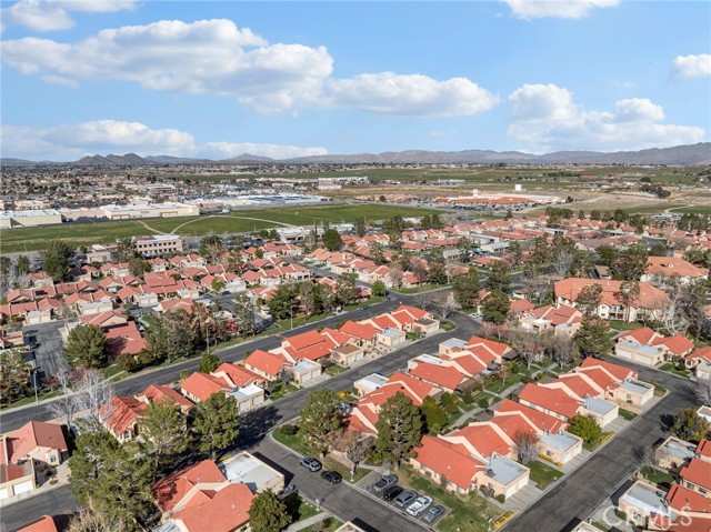 Detail Gallery Image 4 of 53 For 19103 Frances, Apple Valley,  CA 92308 - 2 Beds | 2 Baths