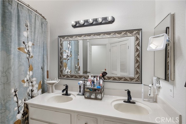 42065 Kaffirboom Court, Temecula CA: https://media.crmls.org/medias/53fdab87-9f11-4f0b-8080-5397c22a819f.jpg