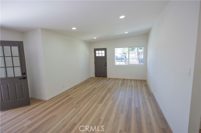2122 W 10th Street, Santa Ana CA: https://media.crmls.org/medias/53fe7bf7-378b-44e8-8343-41f564fe5086.jpg