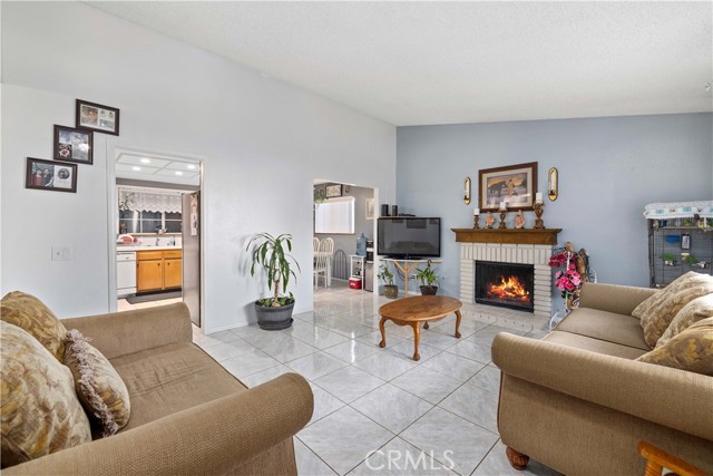 Detail Gallery Image 9 of 39 For 37859 Silk Tree Ln, Palmdale,  CA 93550 - 3 Beds | 2 Baths