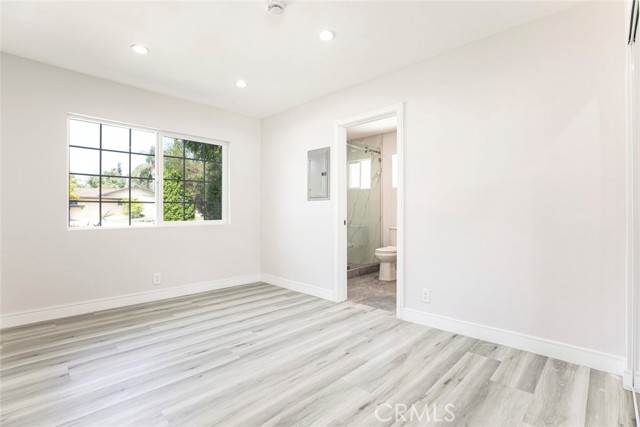 Detail Gallery Image 13 of 28 For 17646 Raymer St, Northridge,  CA 91325 - 3 Beds | 3 Baths