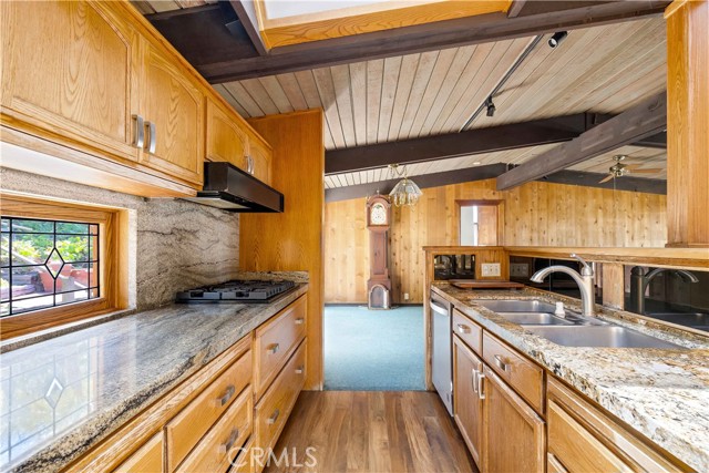 Detail Gallery Image 6 of 55 For 1969 San Remo Dr, Laguna Beach,  CA 92651 - 4 Beds | 3 Baths
