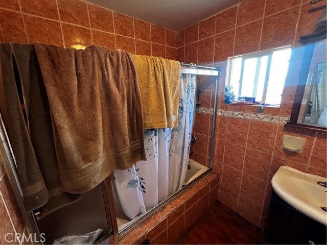 Detail Gallery Image 32 of 34 For 910 E 19th, Long Beach,  CA 90806 - 4 Beds | 3 Baths