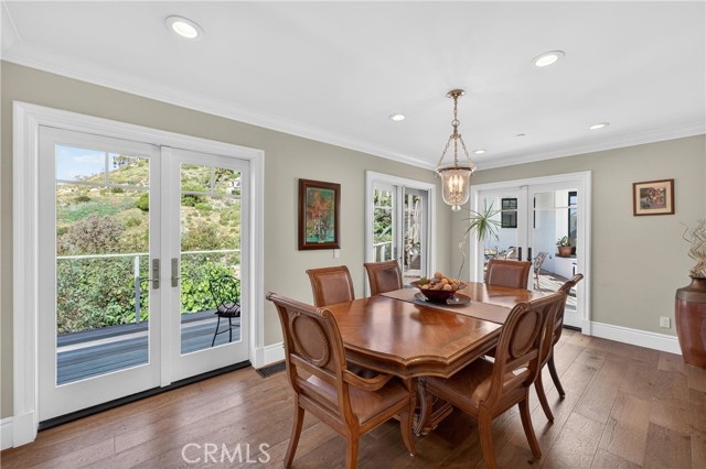 Detail Gallery Image 12 of 74 For 405 Blumont St, Laguna Beach,  CA 92651 - 5 Beds | 6/1 Baths