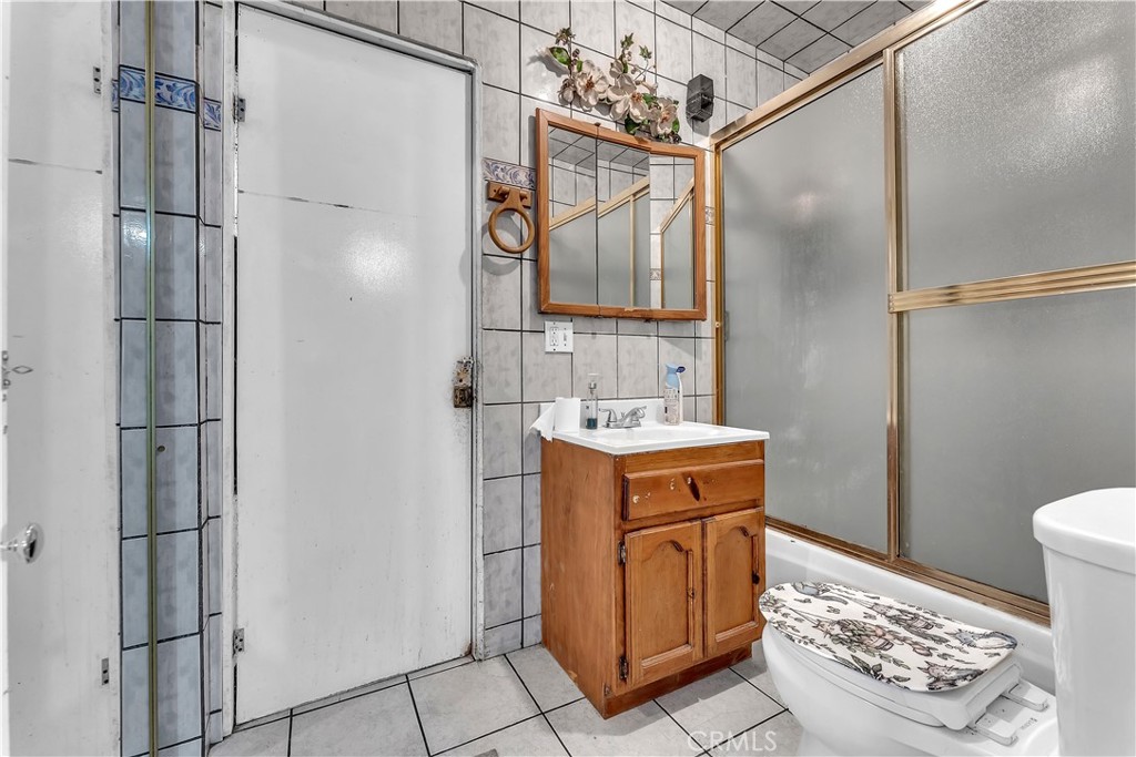 https://media.crmls.org/medias/54035f73-0207-4b27-bd69-466e7ec7fc9c.jpg?preset=X-Large