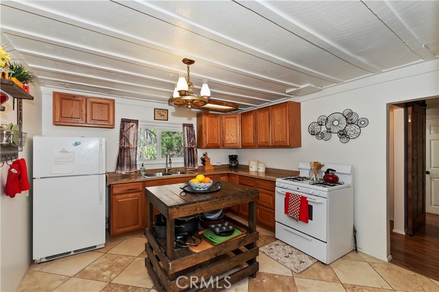 Detail Gallery Image 18 of 59 For 746 Talmadge Rd, Big Bear Lake,  CA 92315 - 3 Beds | 2/1 Baths