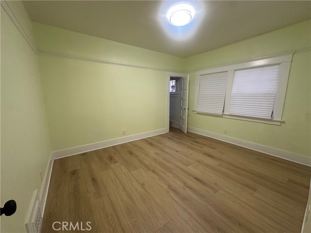 Detail Gallery Image 5 of 5 For 1054 W 46th St, Los Angeles,  CA 90037 - 4 Beds | 1 Baths