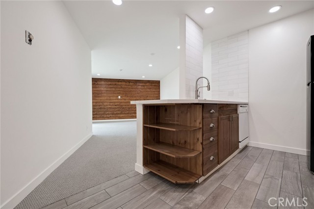 Detail Gallery Image 3 of 44 For 660 the Village #204,  Redondo Beach,  CA 90277 - 1 Beds | 1 Baths