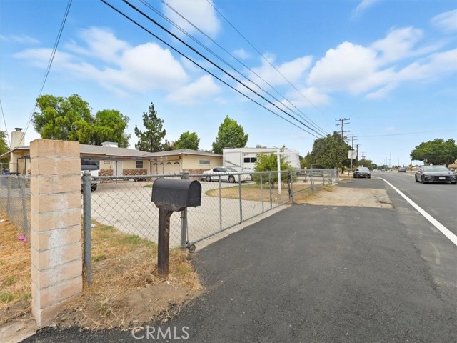 17962 Merrill Avenue, Fontana CA: https://media.crmls.org/medias/5405f652-b00a-415b-9c24-bda8fa68e25b.jpg