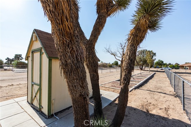 10731 Anaconda Avenue, Oak Hills CA: https://media.crmls.org/medias/54064b2a-6f3d-4979-a2f1-9c1352c12781.jpg